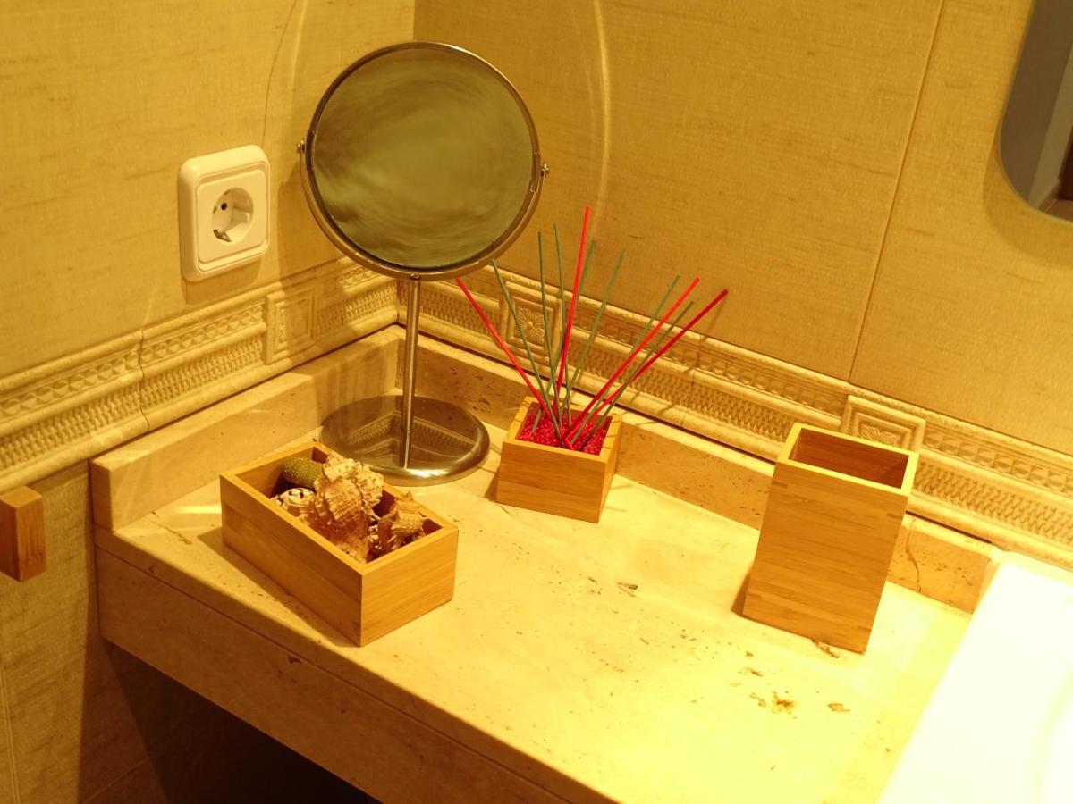 Apartamento Piscina Viena Roses Luaran gambar